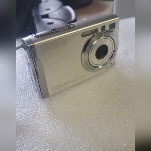 Sony Cyber-shot DSC-W80 7.2MP Digital Camera  Silver Carl Zeiss Lens Tested